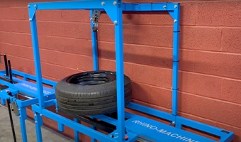 Étape 1 - Poser le lot de pneus sur la machine