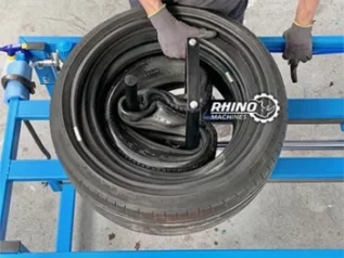 Machine-a-tripler-photo3 Machine à tripler les pneus bleu